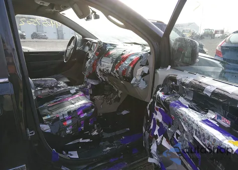 2014 Chrysler Town & Country Touring-L z USA, uszkodzony, nr VIN 2C4RC1CG7ER364622